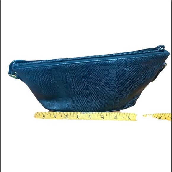 Gucci lizard Embossed Leather Baguette Handbag Black goldtone hardware zip close - Picture 3 of 13